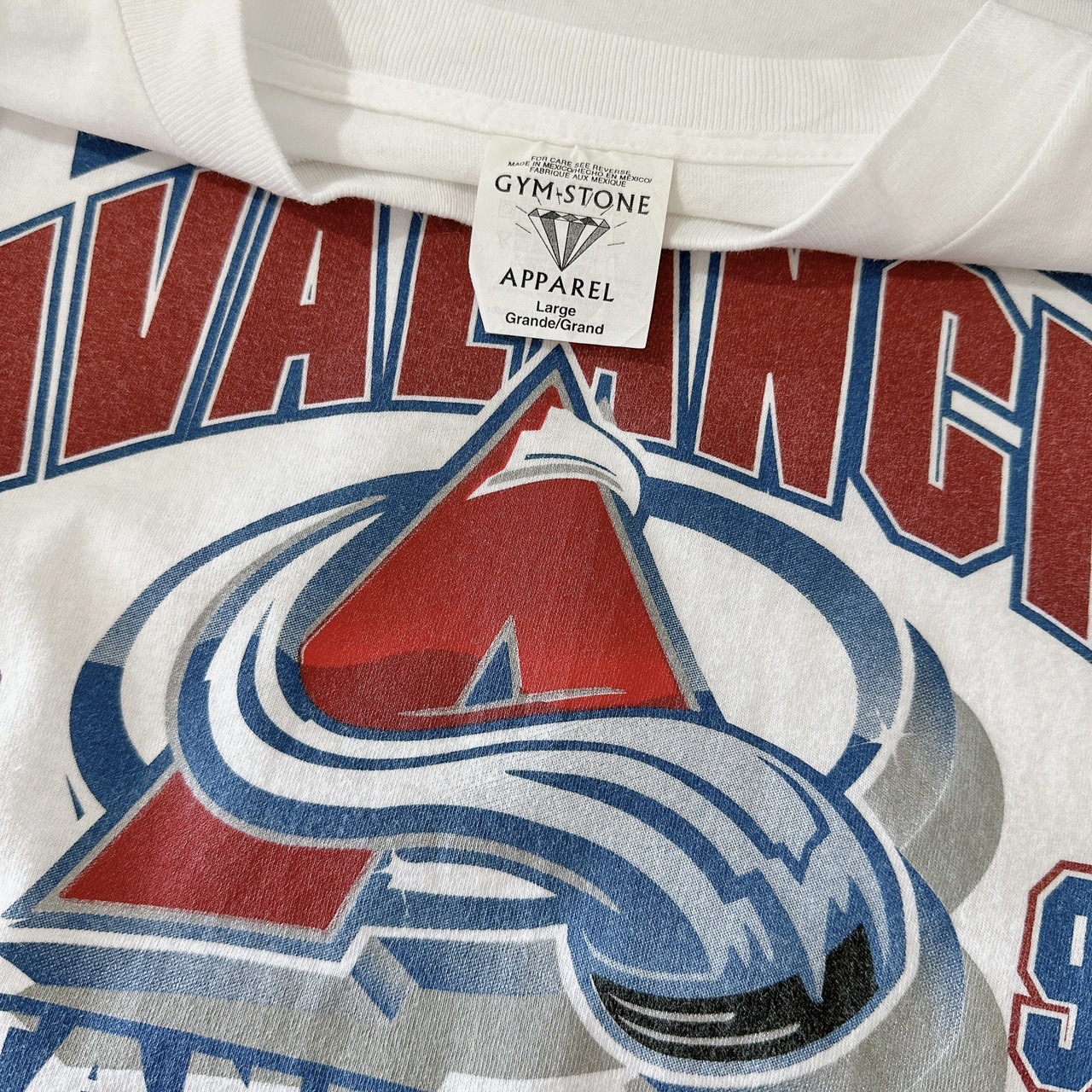 CustomCat Colorado Avalanche 90's Retro NHL Crewneck Sweatshirt White / XL
