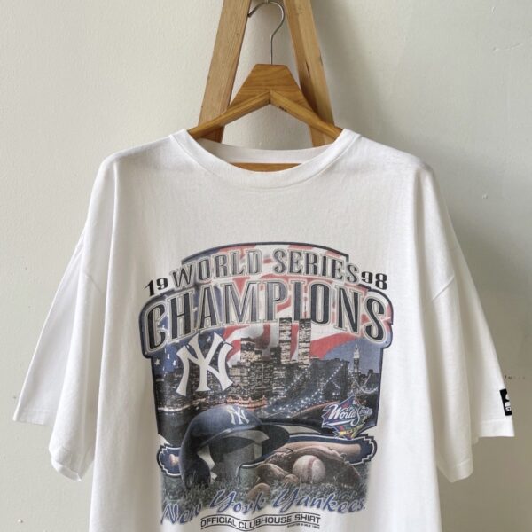 90s New York Yankees MLB t-shirt / L - Image 2